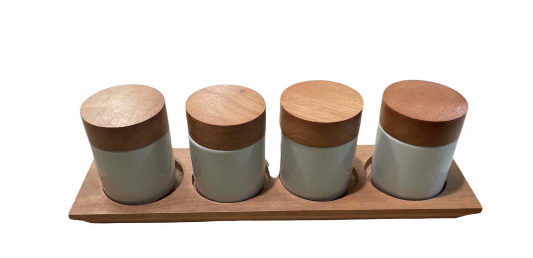 Σετ 4 πορσελάνινων δοχείων σε ξύλινη βάση κερασιάς για το τραπέζι ή τον τοίχο 10x37x11cm